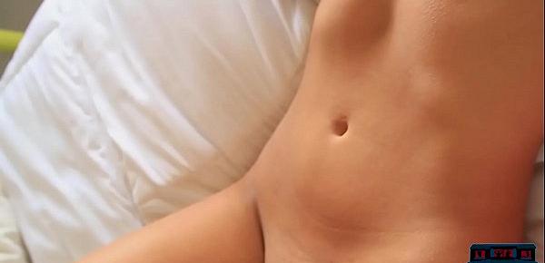  Super hot MILF model Tierra Lee nude dream date posing